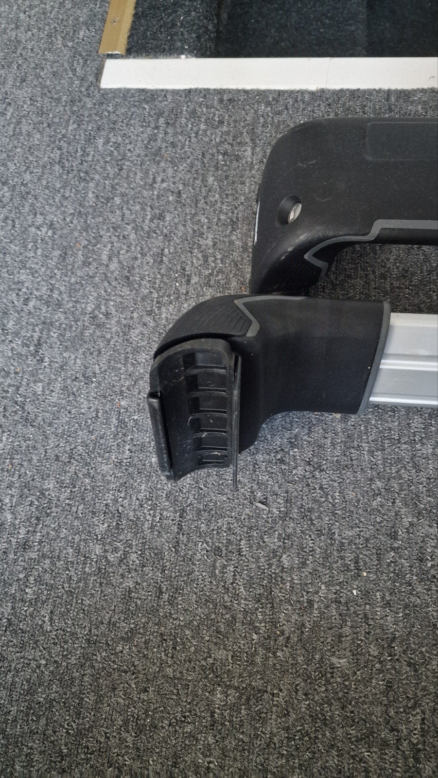 Thule Wingbar Edge 9594 en Kitset 4064 voor Ford Mondeo, Auto diversen, Ophalen, Zo goed als nieuw