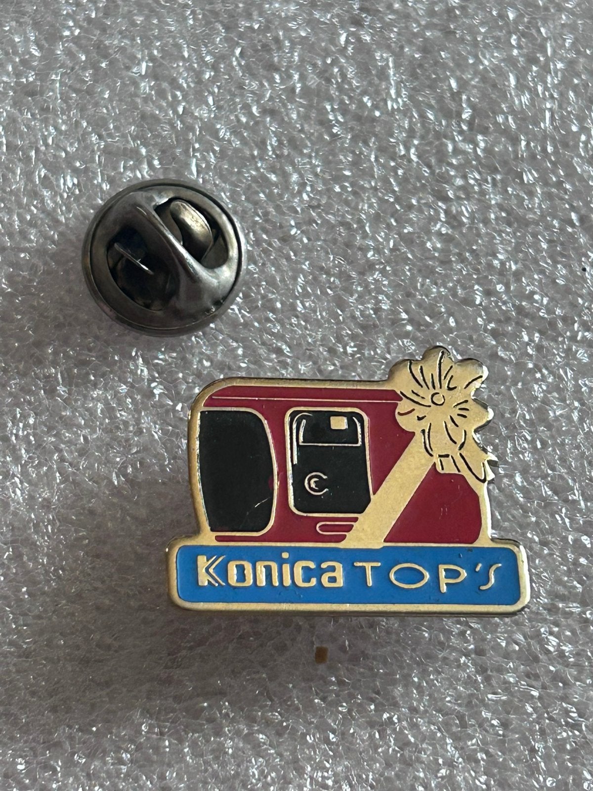Konica top’s, Ophalen of Verzenden, Zo goed als nieuw, Merk, Speldje of Pin