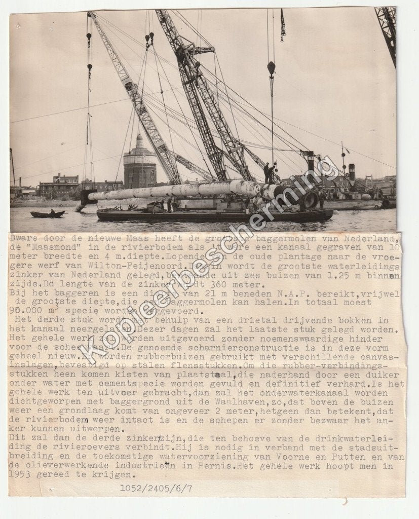 Aanleg waterleidingszinker Nieuwe Maas kranen 1952 persfoto, Gebruikt, Verzenden, Foto, 1940 tot 1960