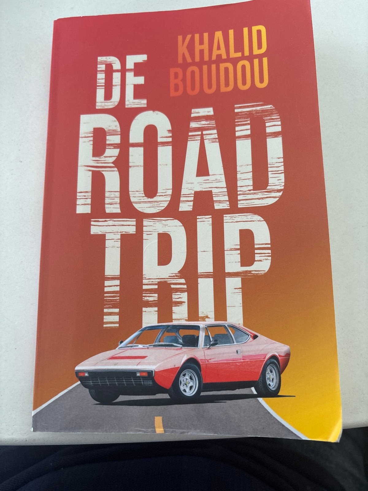 De Road Trip - Khalid Boudou, Ophalen of Verzenden, Zo goed als nieuw, Nederland