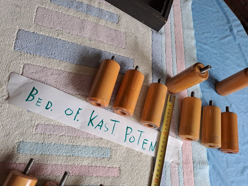 te koop  enkele bed of kast poten  verschillende type, Ophalen of Verzenden, Zo goed als nieuw, Tweepersoons, Bedbodem