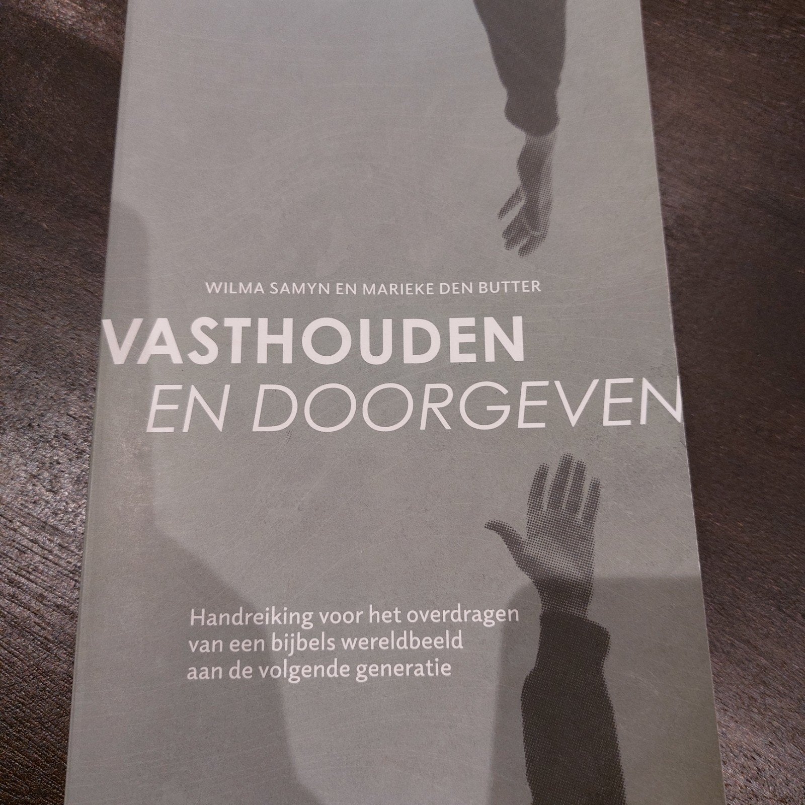 Vasthouden en Doorgeven , Marieke den Butter, Ophalen of Verzenden, Zo goed als nieuw