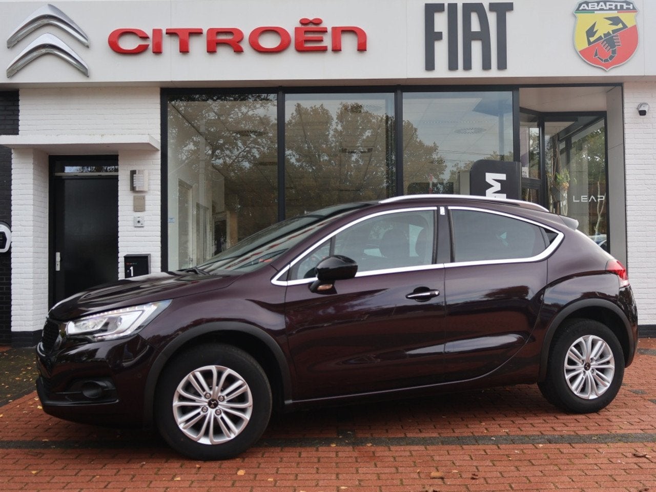 DS DS 4 Crossback PureTech turbo 130PK S&S H6 So Chic, Rijkl, Auto's, Gebruikt, Xenon verlichting, Bedrijf, Handgeschakeld