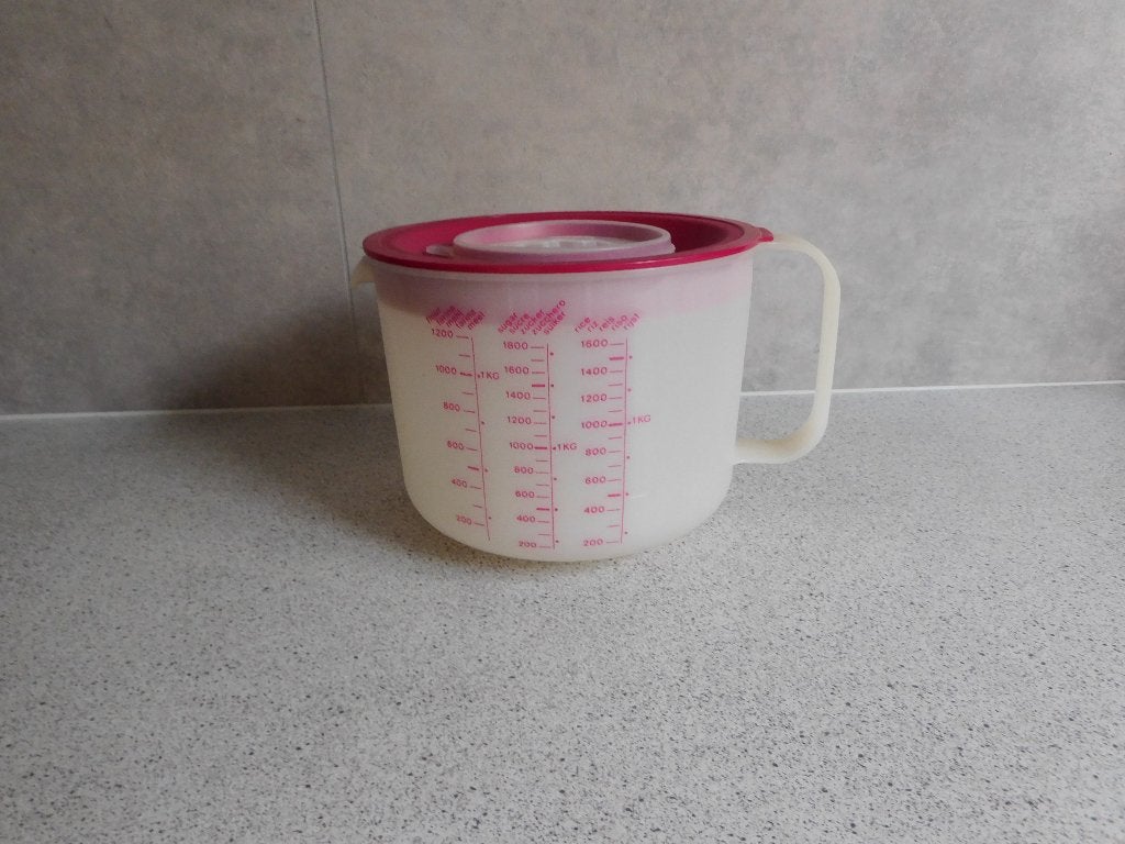 Tupperware Mix 'n Meet 2 Ltr. Roze, Huis en Inrichting, Keuken | Tupperware, Overige kleuren, Beker of Kan, Ophalen of Verzenden