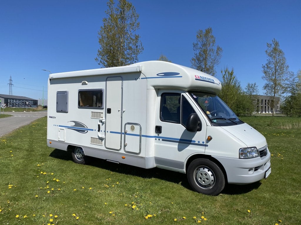 Adria Adriatik 573 DS. EERSTE EIGENAAR!, Caravans en Kamperen, Ringverwarming, Fiat, Treinzit, Bedrijf