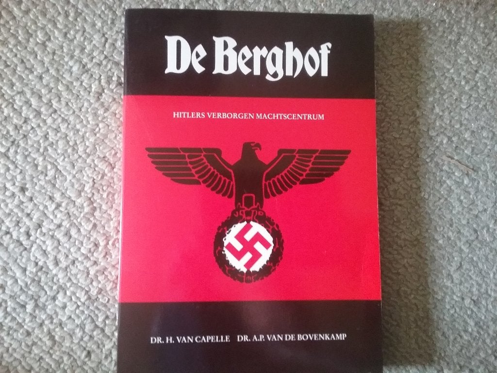 De Berghof - Hitlers verborgen machtscentrum (1994), Ophalen of Verzenden, Overige onderwerpen, Tweede Wereldoorlog, Gelezen