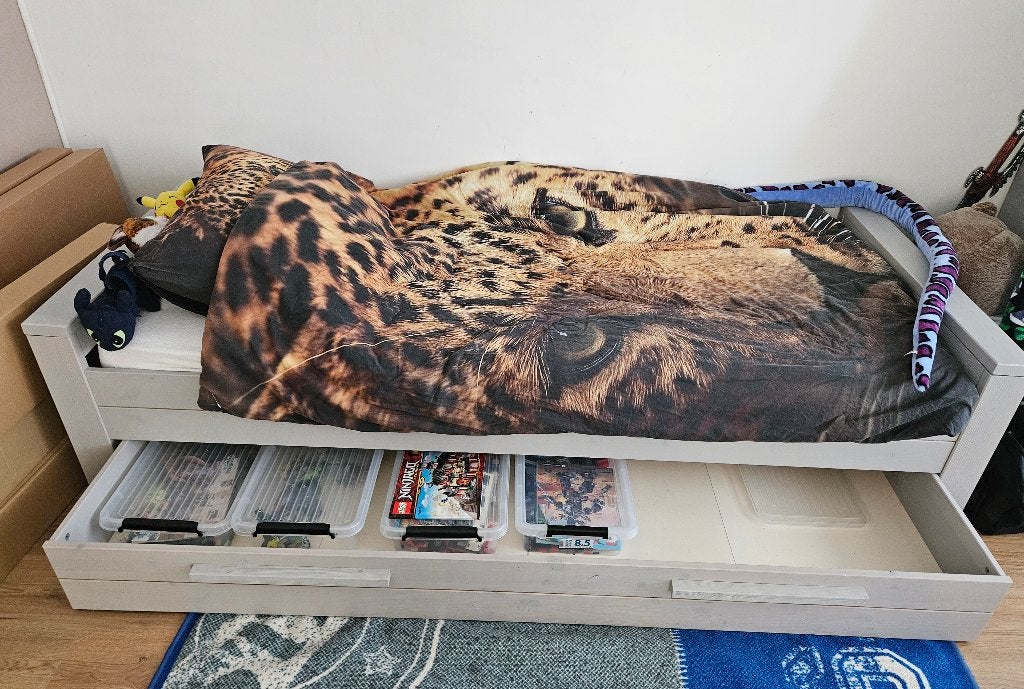Eenpersoons bed met lade, Huis en Inrichting, Slaapkamer | Bedden, Zo goed als nieuw, Eenpersoons, 90 cm, 200 cm, Hout, Grijs