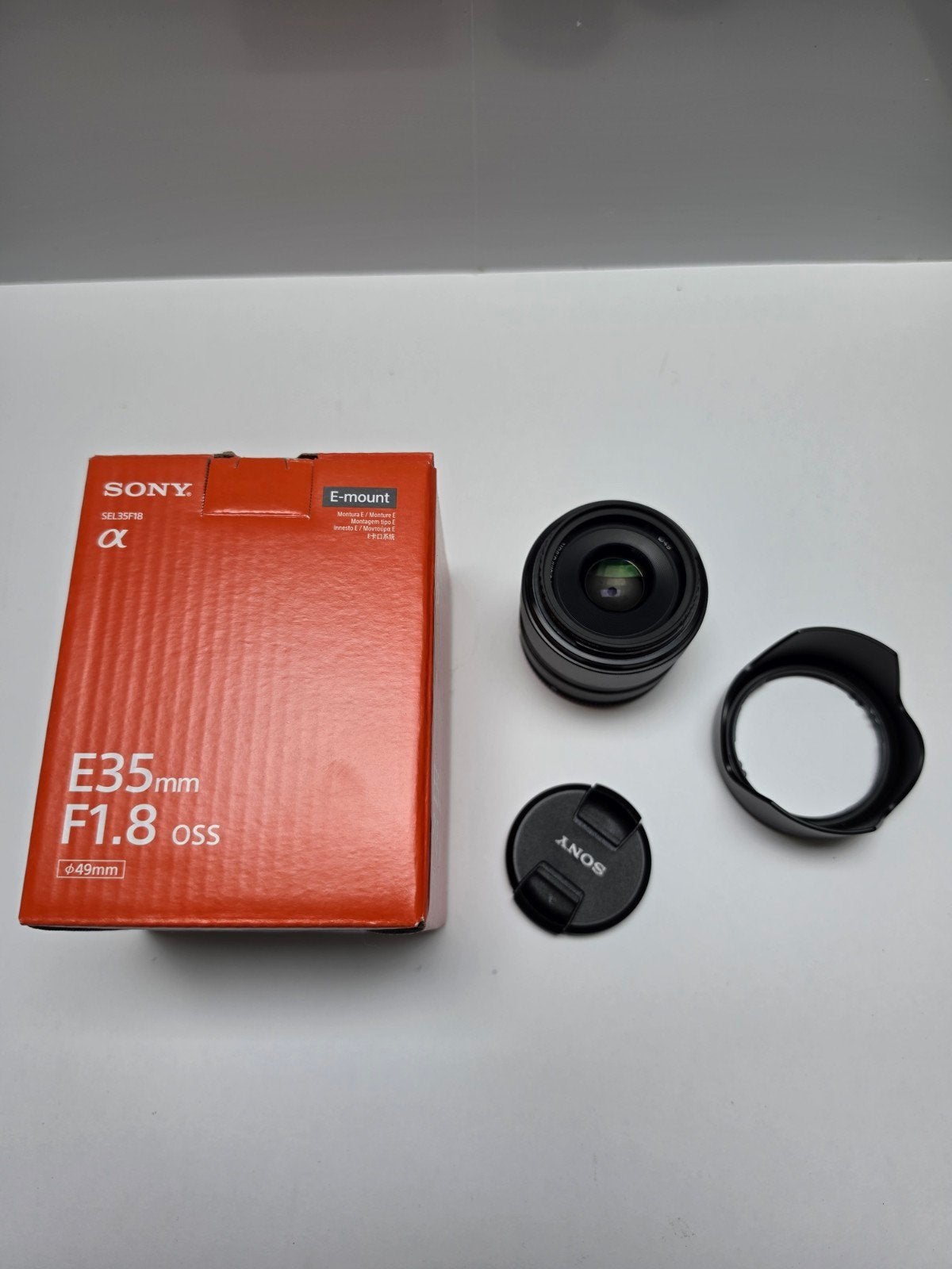 Sony E 35mm F1.8 OSS Lens - Perfect voor APS-C camera's, Ophalen of Verzenden, Zo goed als nieuw, Standaardlens