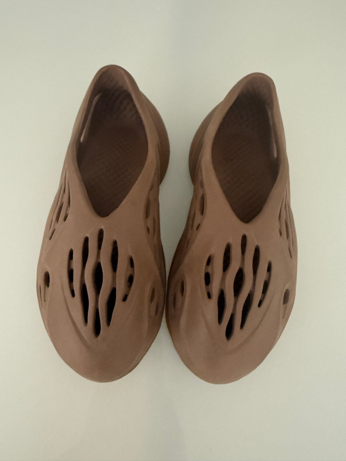 Yeezy Foam Runner - Bruin - Maat 39, Ophalen of Verzenden, Gedragen, Bruin, Slippers