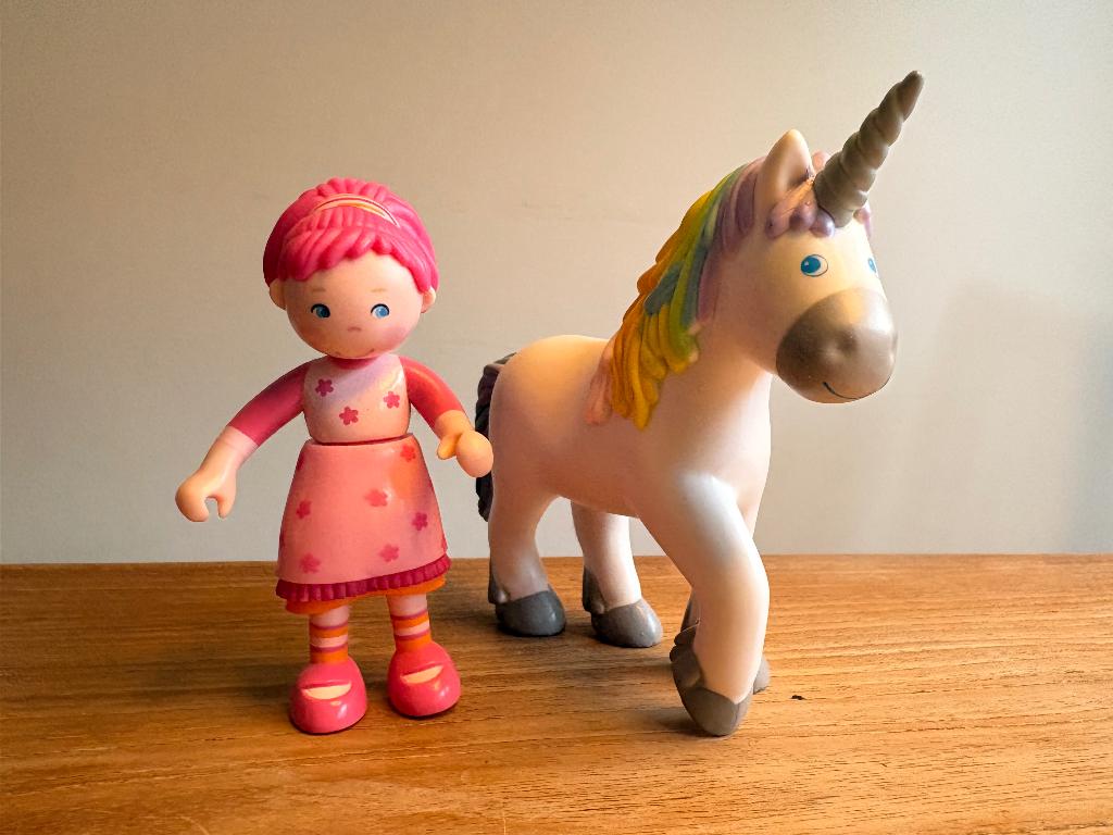 HABA Little Friends Ruby Rainbow eenhoorn + Lilli, Ophalen of Verzenden, Zo goed als nieuw, Poppenhuis