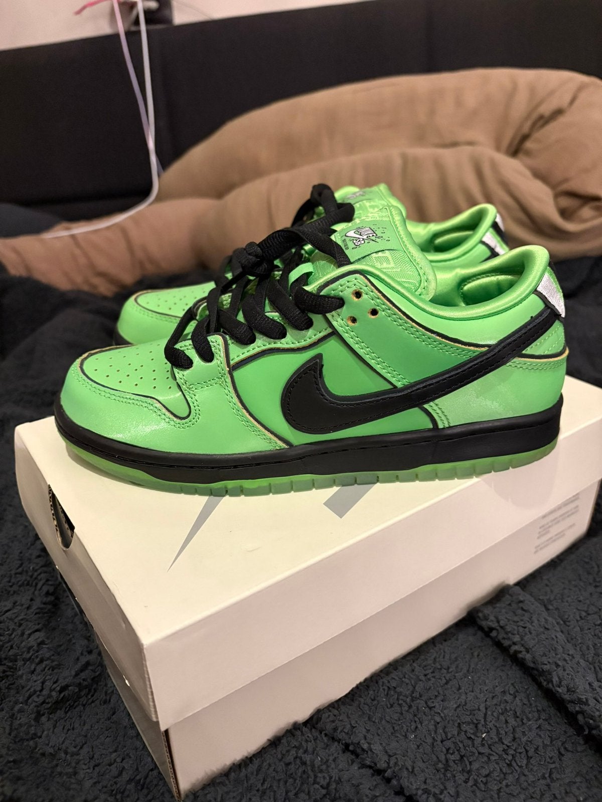 Nike dunk sb powerpuff girls buttercup maat 37,5, Ophalen of Verzenden, Zo goed als nieuw, Sneakers of Gympen