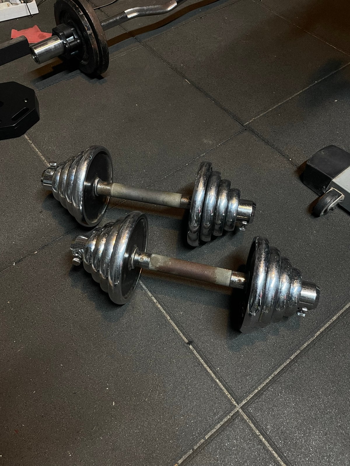 Dumbbell ijzer 15kg per stuk, Sport en Fitness, Fitnessmaterialen, Ophalen, Gebruikt, Benen, Dumbbell