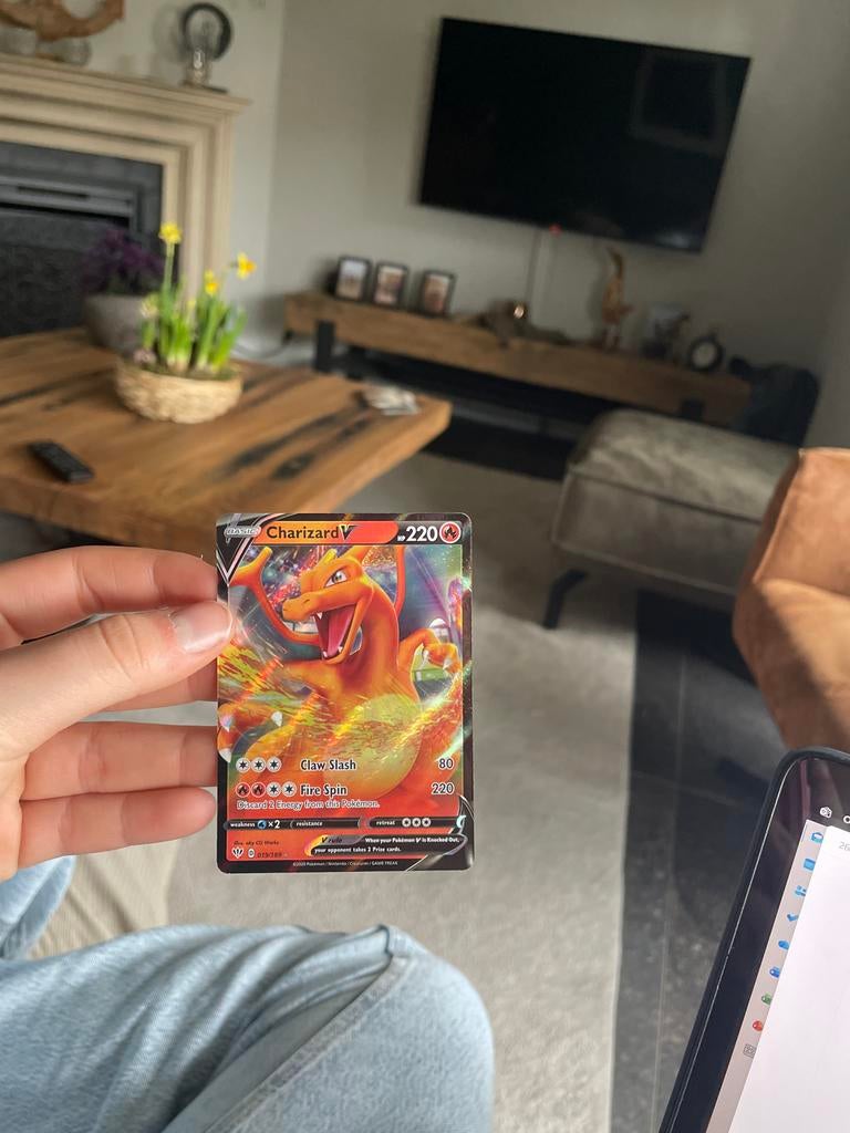 Pokémon Kaart - Charizard V (darkness ablaze  018/172), Hobby en Vrije tijd, Verzamelkaartspellen | Pokémon, Ophalen of Verzenden