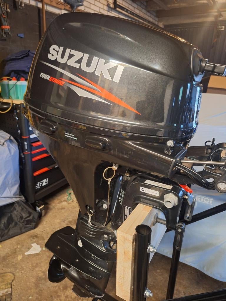 Suzuki 15 pk kortstaart - Four Stroke EFI, Ophalen, 10 tot 30 pk, Viertaktmotor, Zo goed als nieuw