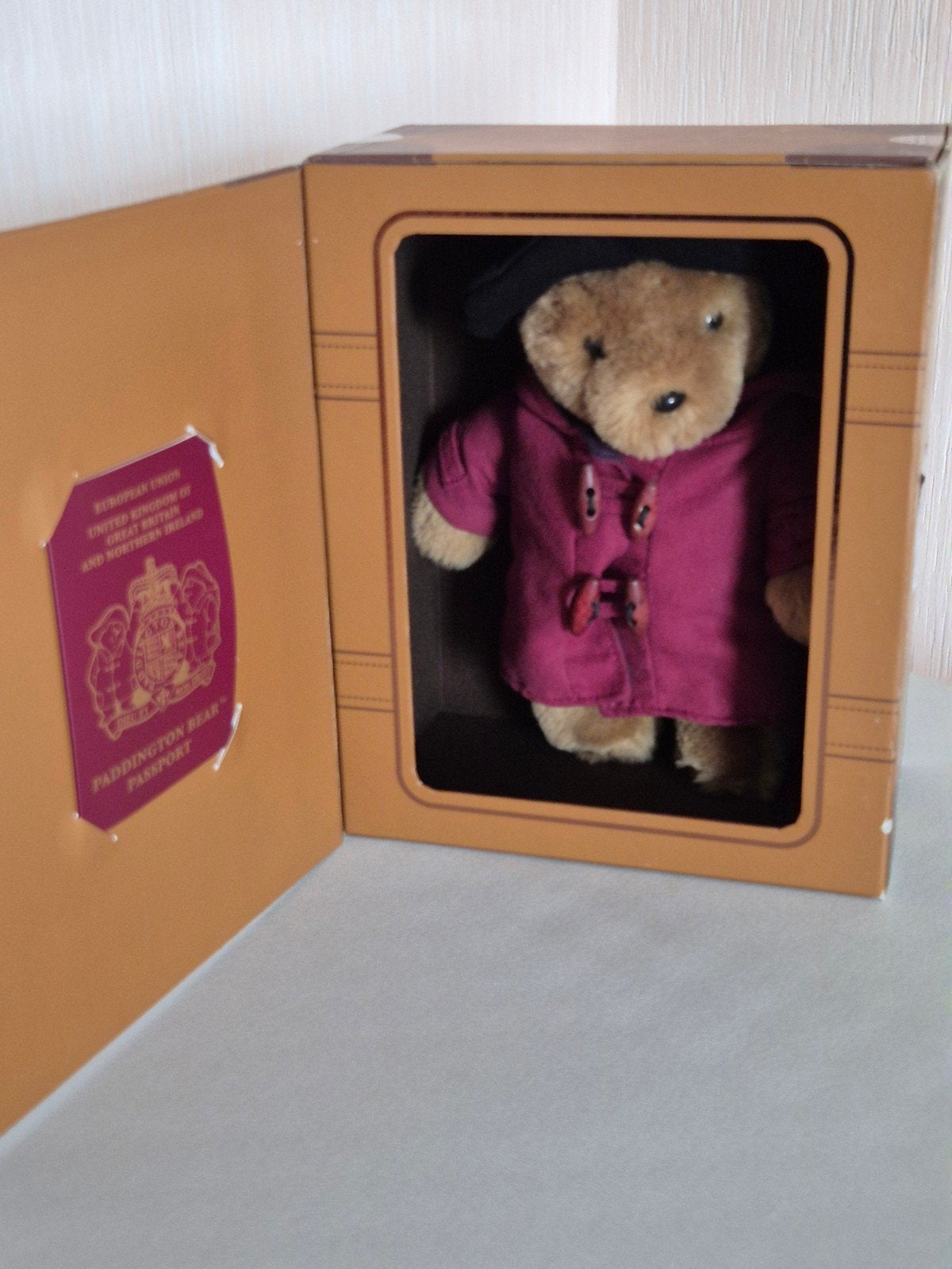 Paddington Beer in koffer met paspoort, Verzamelen, Poppen, Ophalen of Verzenden, Zo goed als nieuw, Pop