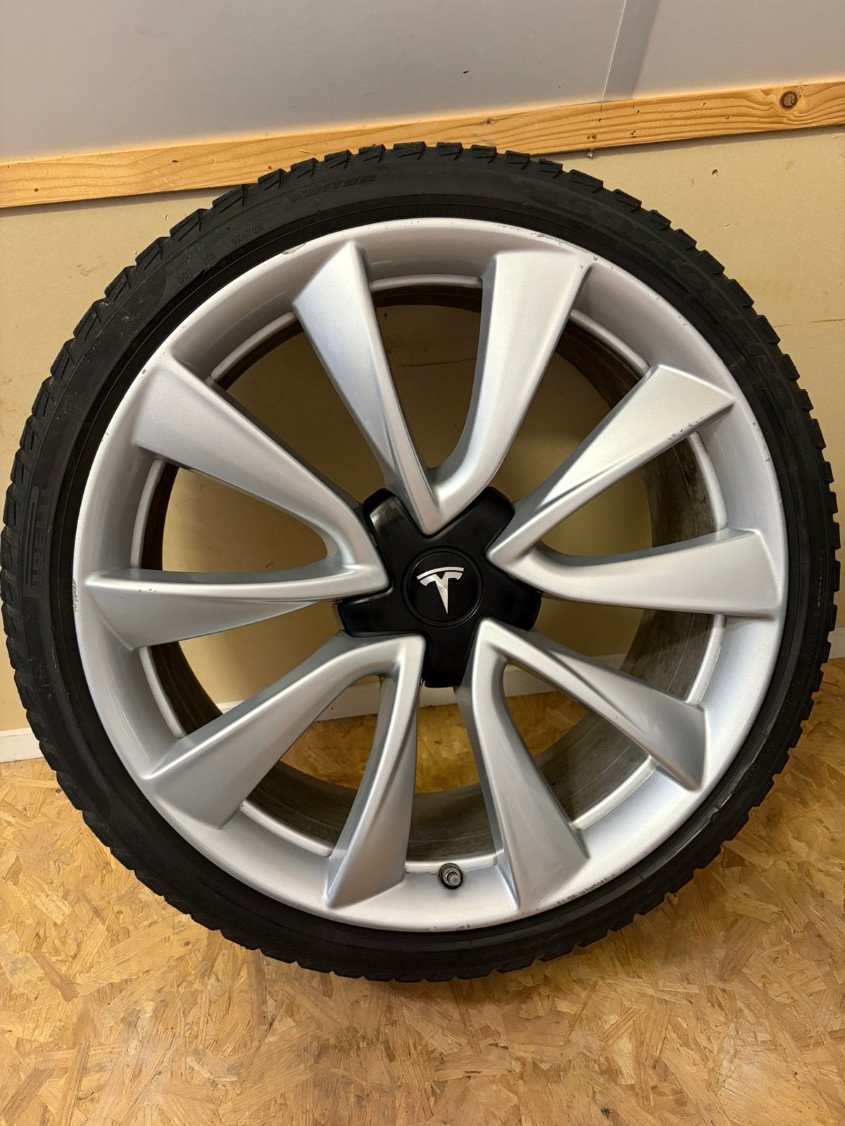 Foto 4 van Tesla model 3 performance 20” ‘stiletto’ velgen