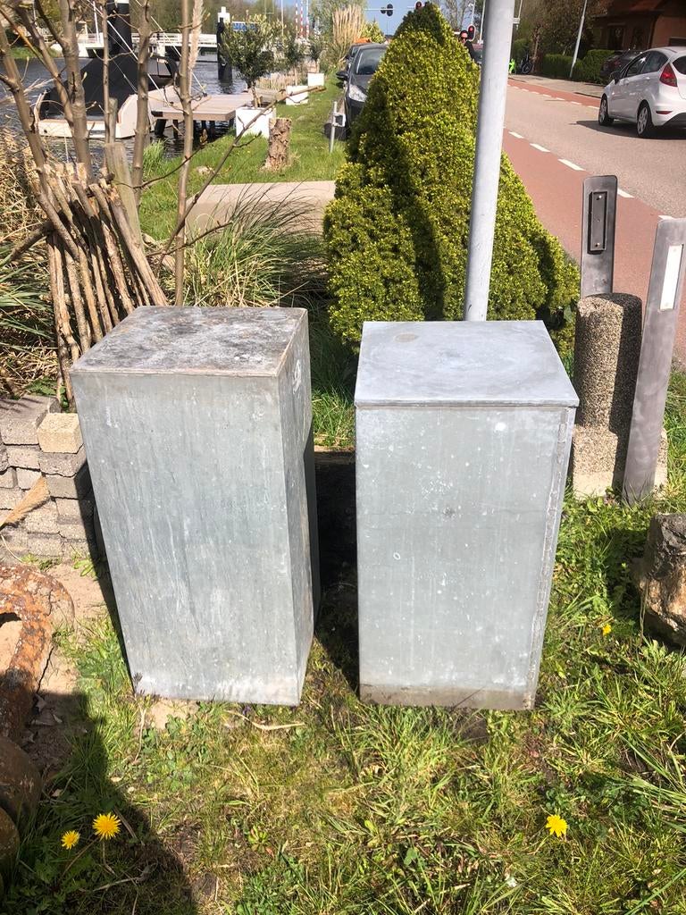 2 zinken bloempot staanders vierkant 40 cm, Ophalen, Rond, Metaal, Minder dan 40 cm