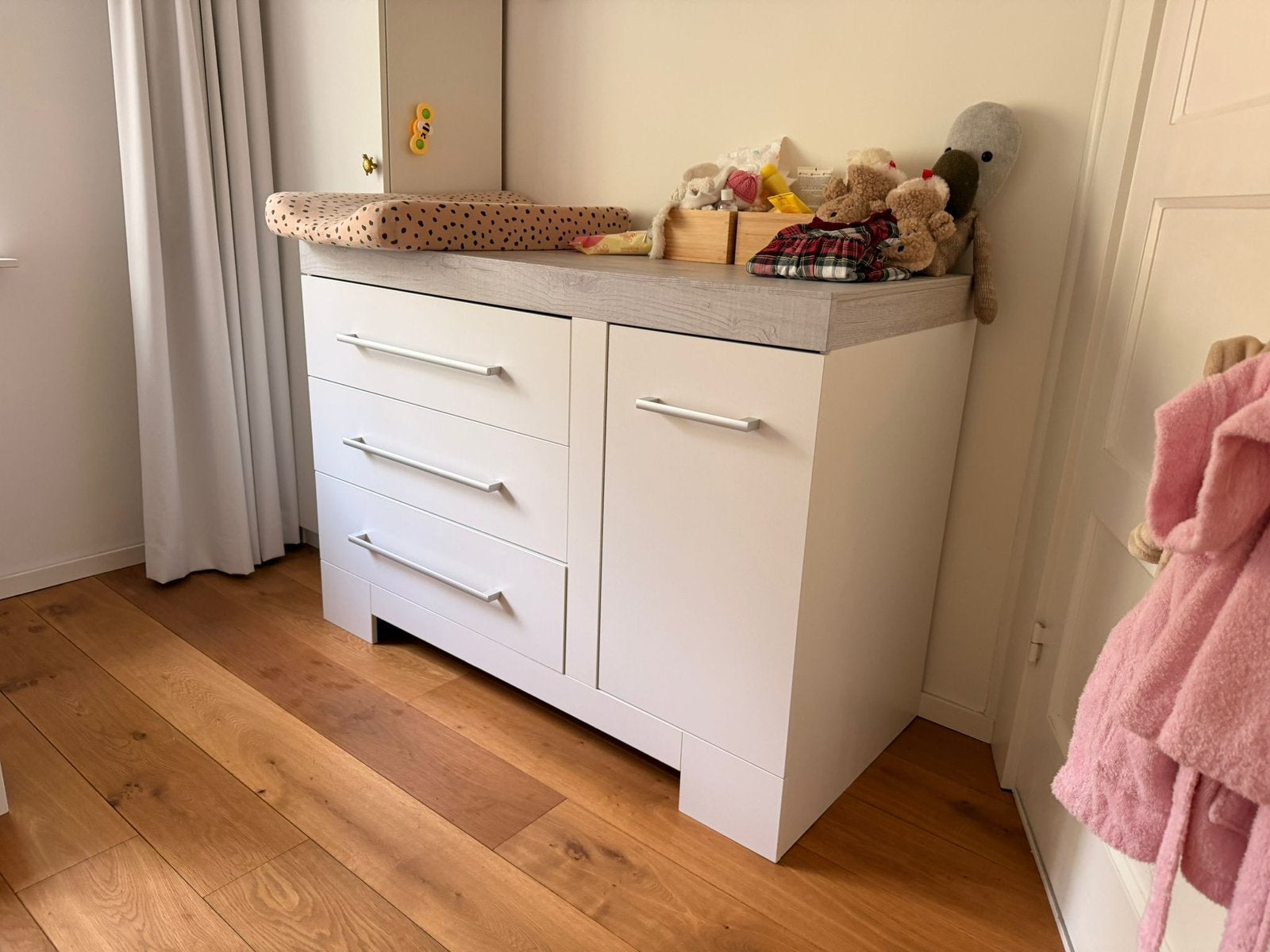 Set ledikant (125x68x84) en commode (130x60x93), Ophalen of Verzenden, Gebruikt, Jongetje of Meisje