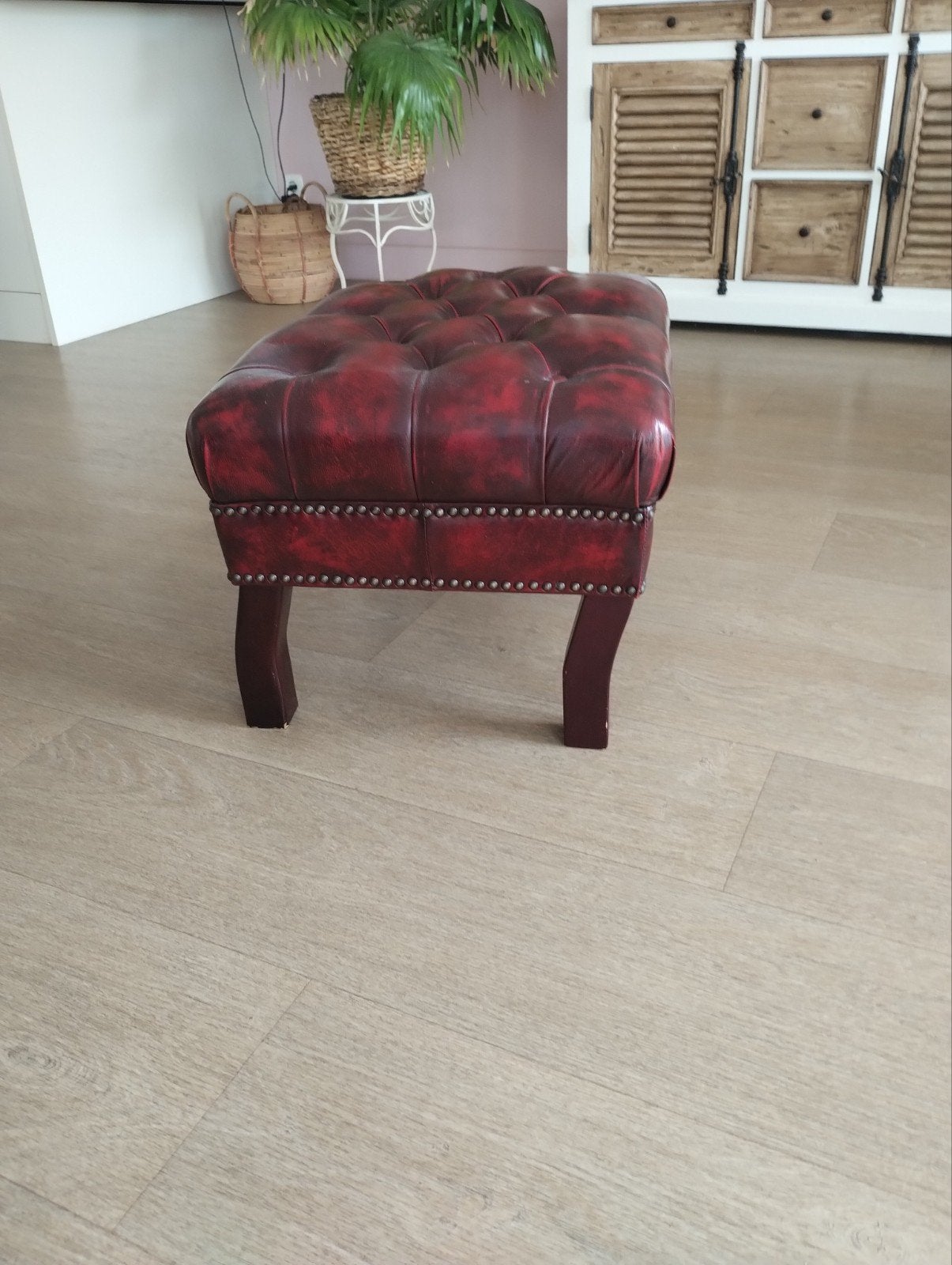 Leren voetenbank Chesterfield Rood, Ophalen, Minder dan 50 cm, Gebruikt, Vierkant