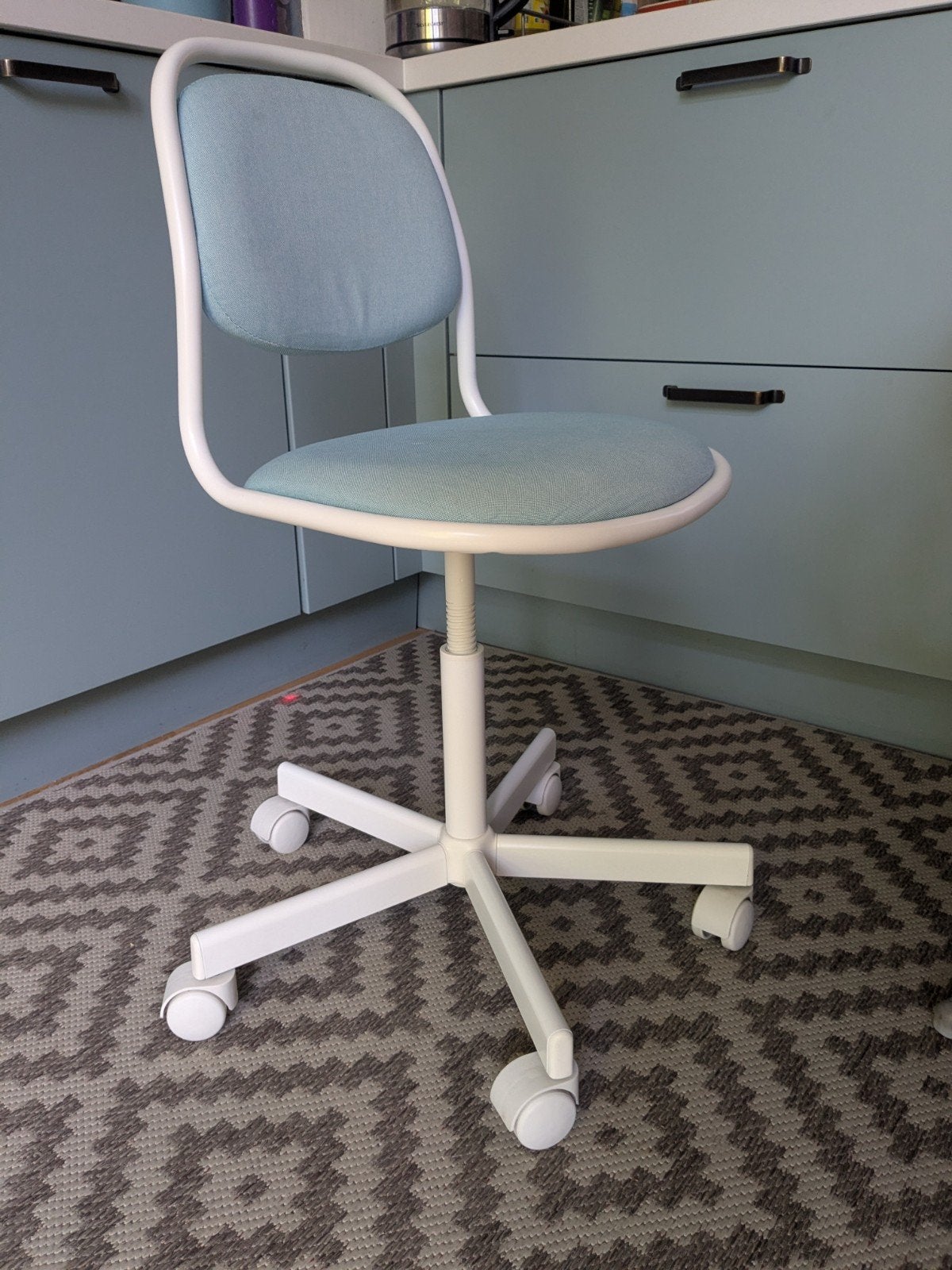 IKEA Bureaustoel met wielen - Lichtblauw/Wit, Ophalen of Verzenden, Gebruikt, Blauw, Bureaustoel
