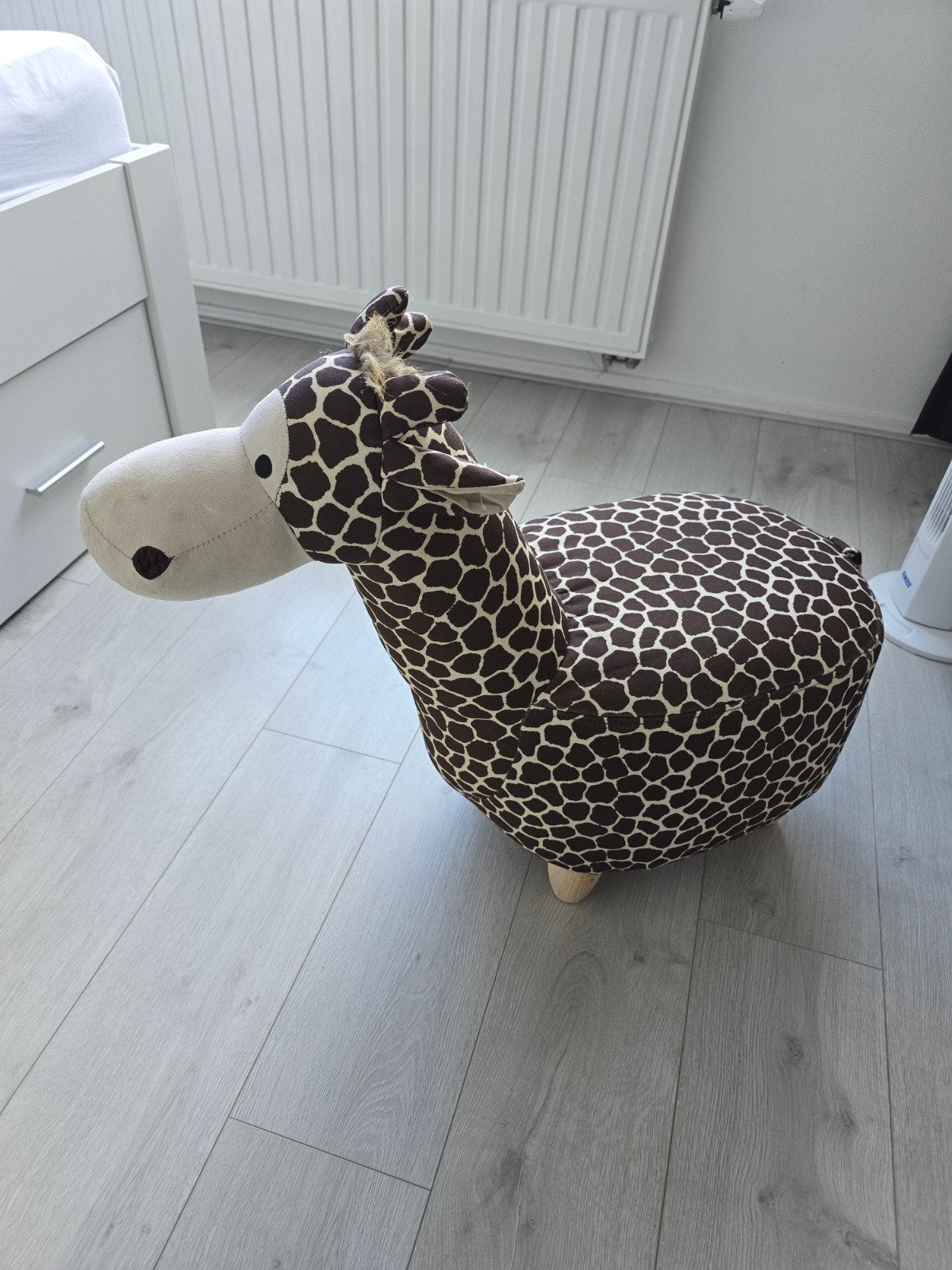 Leuke Giraffe Poef - Kinderkrukje of Decoratie, Ophalen, Minder dan 50 cm, 50 tot 75 cm, Zo goed als nieuw