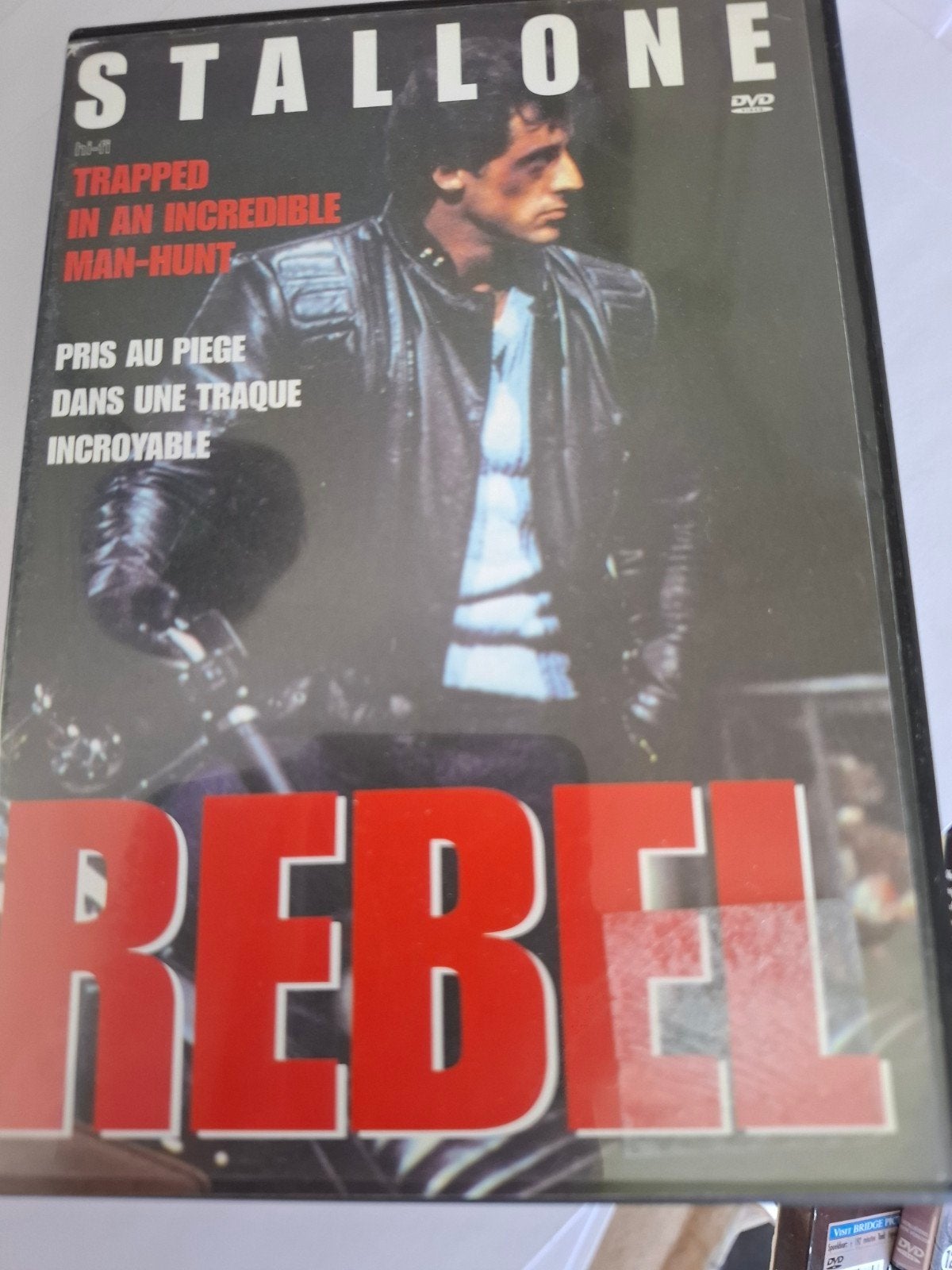 Rebel, Vanaf 12 jaar, Ophalen of Verzenden, Gebruikt, Actie en Avontuur