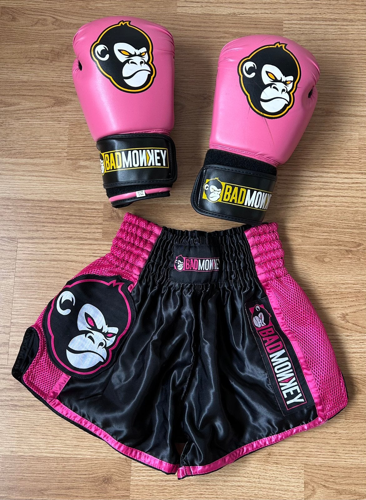 Bad Monkey Kickboksset - Handschoenen 10 oz & Broekje XS, Maat XS of kleiner, Ophalen of Verzenden, Zo goed als nieuw, Overige