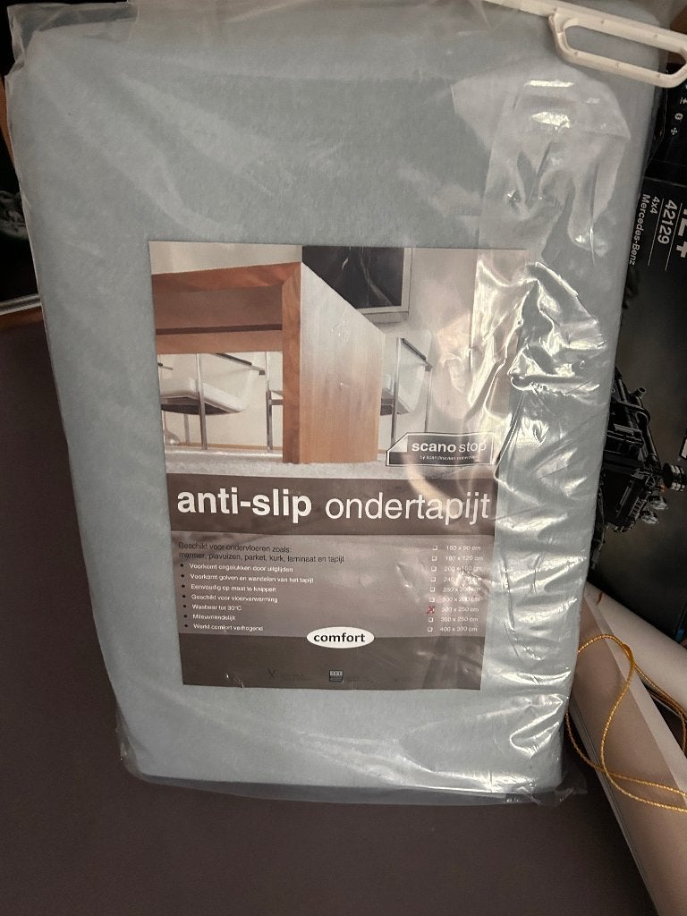 Anti-slip ondertapijt, Ophalen, Zo goed als nieuw, Grijs, 5 tot 10 m²