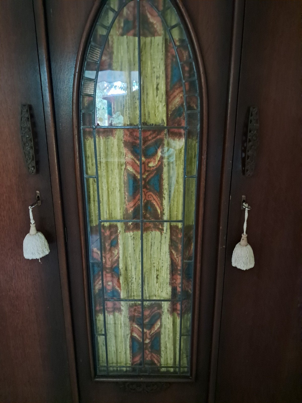 Antieke kledingkast met glas-in-lood, Ophalen