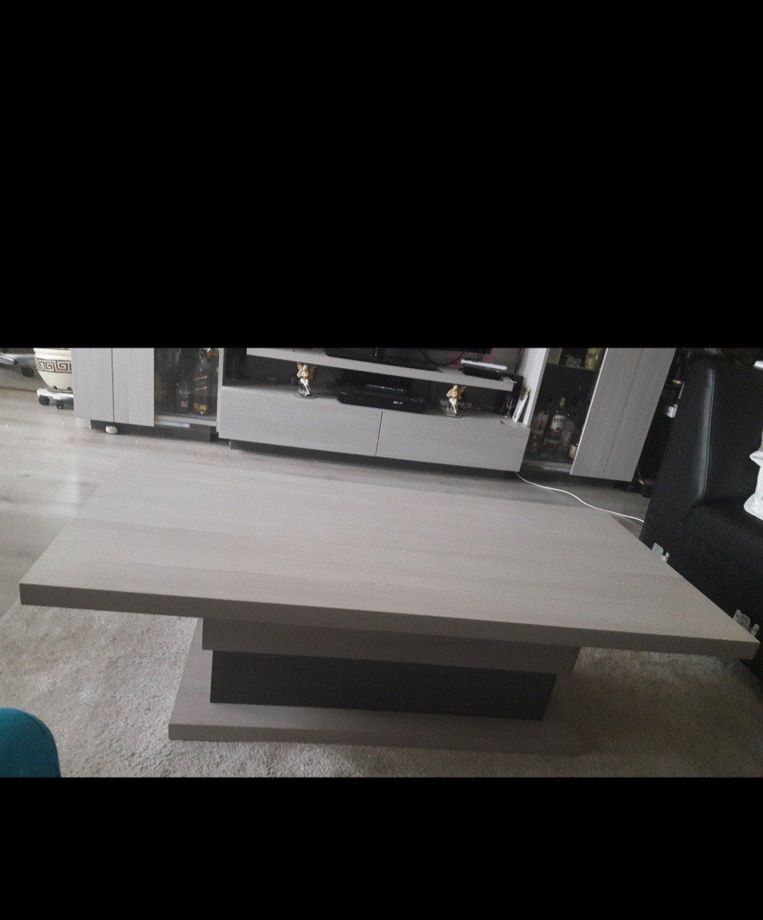 2 vitrinekasten met tv-meubel en een salontafel, Ophalen
