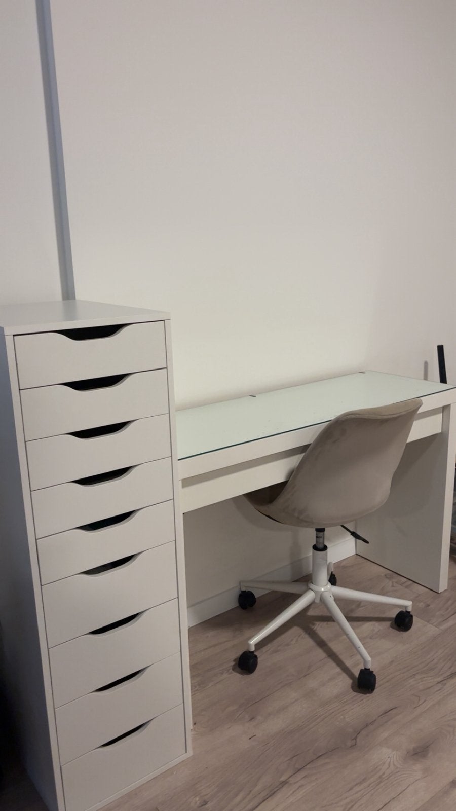 Bureau, Ladekast en Stoel, Huis en Inrichting, Bureaus, Ophalen, Spaanplaat of MDF, Zo goed als nieuw, IKEA