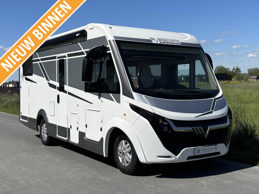 MOBILVETTA KEA I64 - 2024 - 165pk - 7.900km - in NIEUWSTAAT!, Caravans en Kamperen, Campers, Luifel, 6 tot 7 meter, Bedrijf, Koelkast