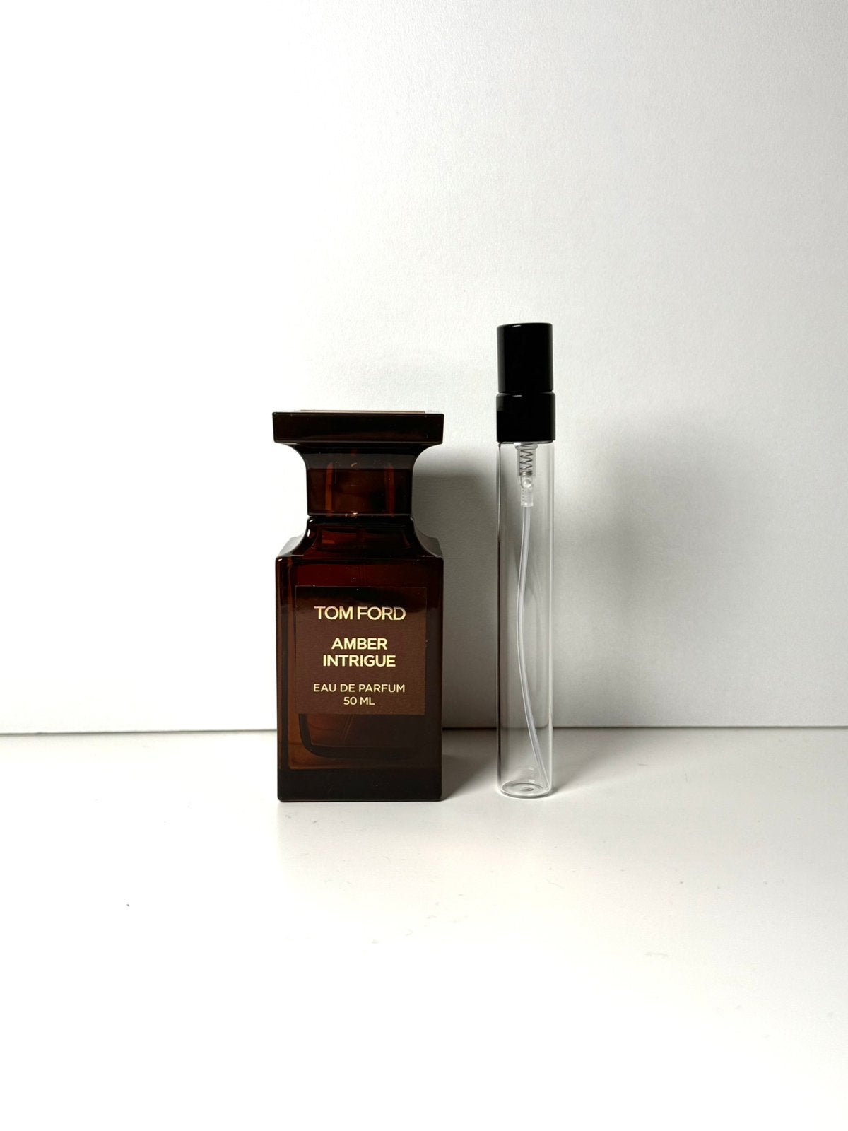 Tom Ford - Amber Intrigue (Sample/Proefje/Decant), Sieraden, Tassen en Uiterlijk, Uiterlijk | Parfum, Nieuw, Ophalen of Verzenden
