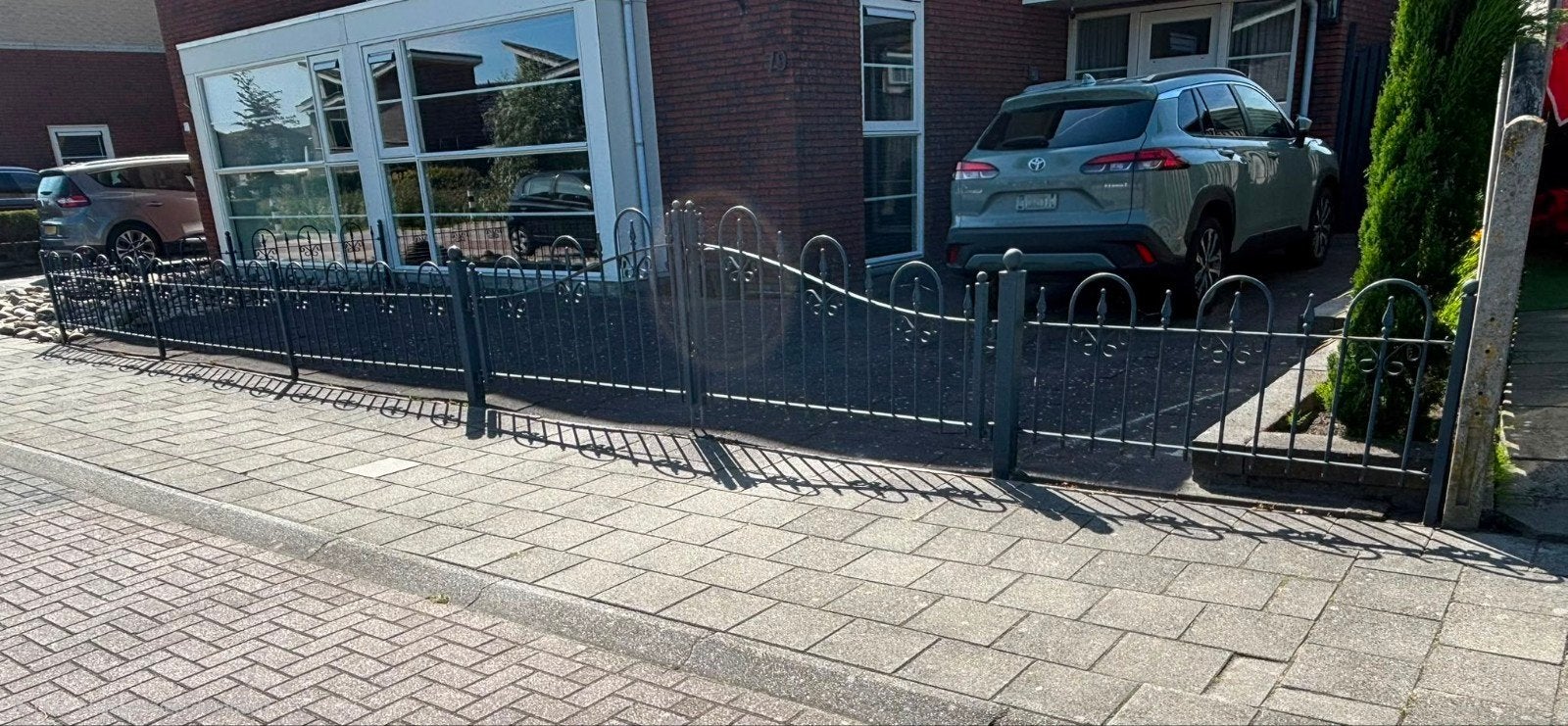 Sierhekwerk met dubbele poort donkergrijs, Ophalen, Met poort, Gebruikt, Sierhekwerk