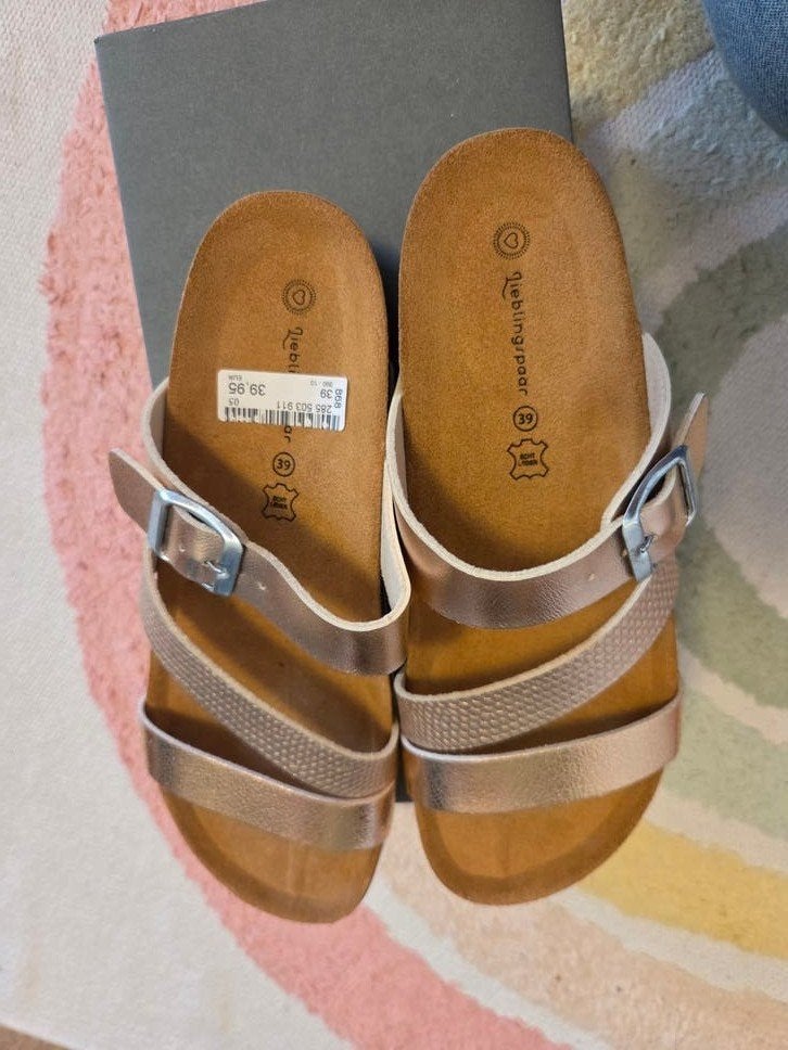 Nieuw: slippers sandalen roze glitter maat 39 leer
Lienlings, Kleding | Dames, Nieuw, Roze, Sandalen of Muiltjes, Ophalen of Verzenden