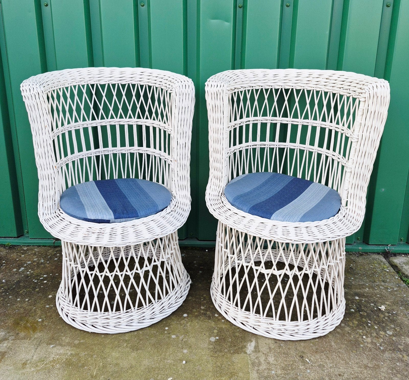 2 witte, vintage rieten/wilgentenen stoelen, Rohé jaren 70, Ophalen, Gebruikt, Rotan