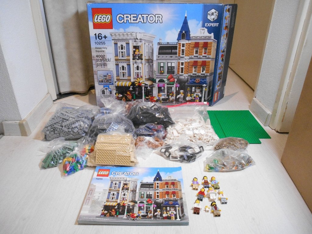 Lego 10255 Assembly Square Compleet met doos en boekje, Ophalen of Verzenden, Zo goed als nieuw, Lego