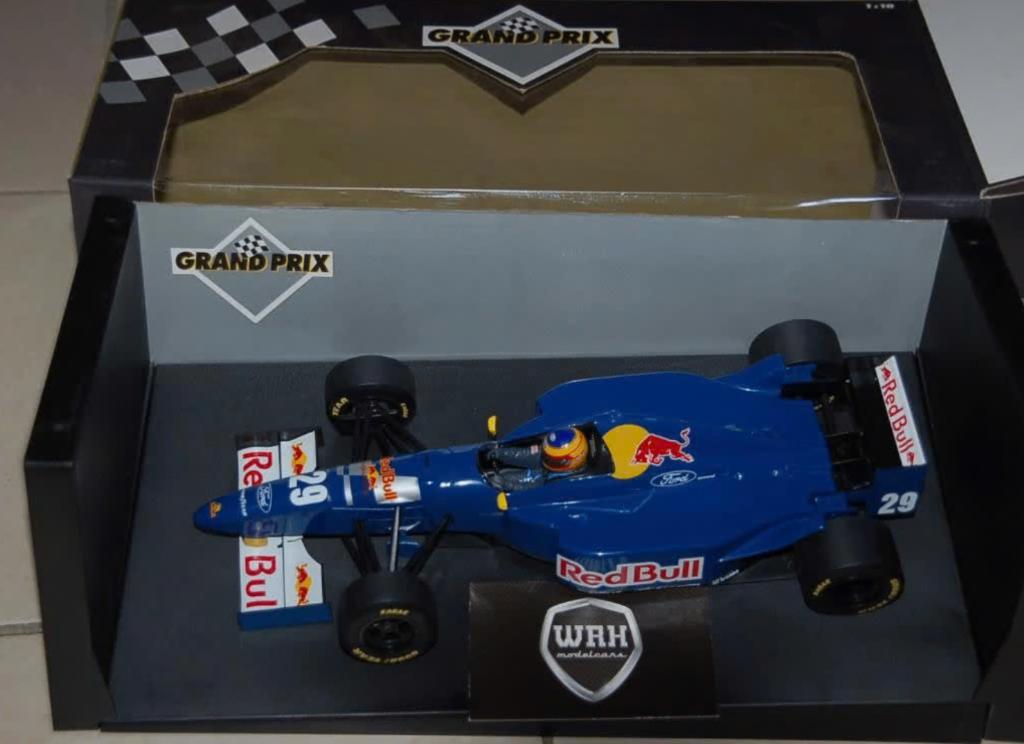 1:18 SAUBER C14 WENDLINGER F1 RED BULL Minichamps in box WRH, Verzenden, Zo goed als nieuw, Auto, MiniChamps