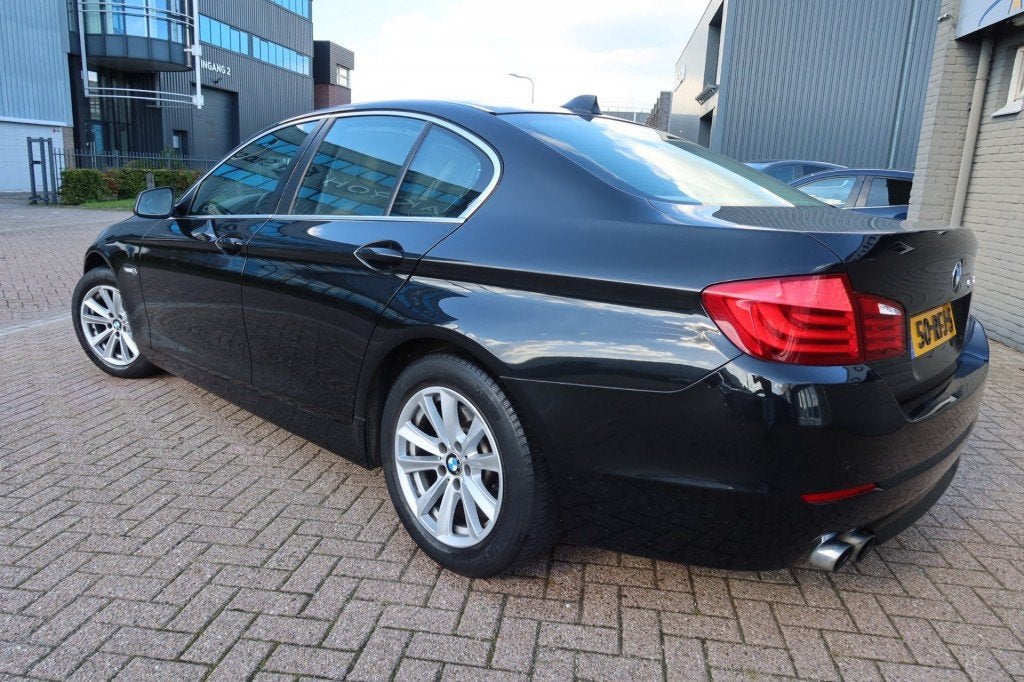 Bmw 5-SERIE 523I HIGH EXECUTIVE ( 6 CYLINDER ), Auto's, Euro 5, Gebruikt, 2000 kg, Leder