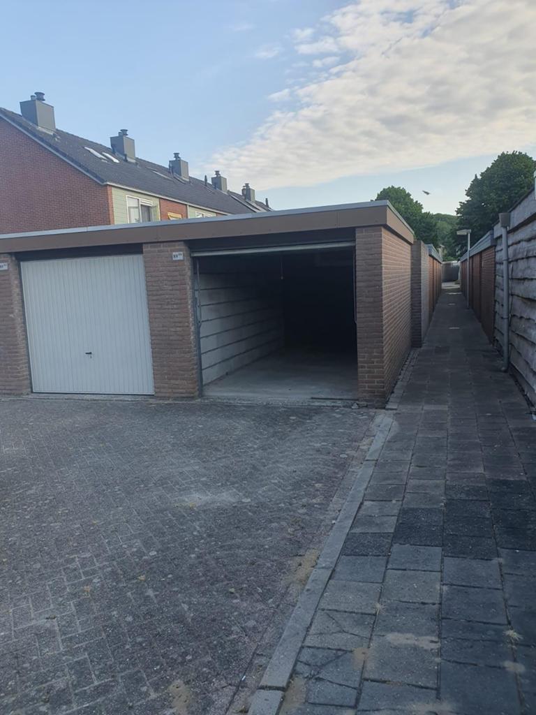 Ruime garagebox te huur - Ideaal voor opslag of parkeren, Auto diversen, Autostallingen en Garages