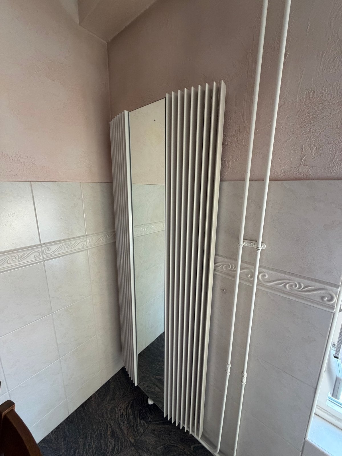 Slanke verticale radiator met spiegel, Doe-het-zelf en Verbouw, Verwarming en Radiatoren, Ophalen, Gebruikt, Radiator, Minder dan 60 cm