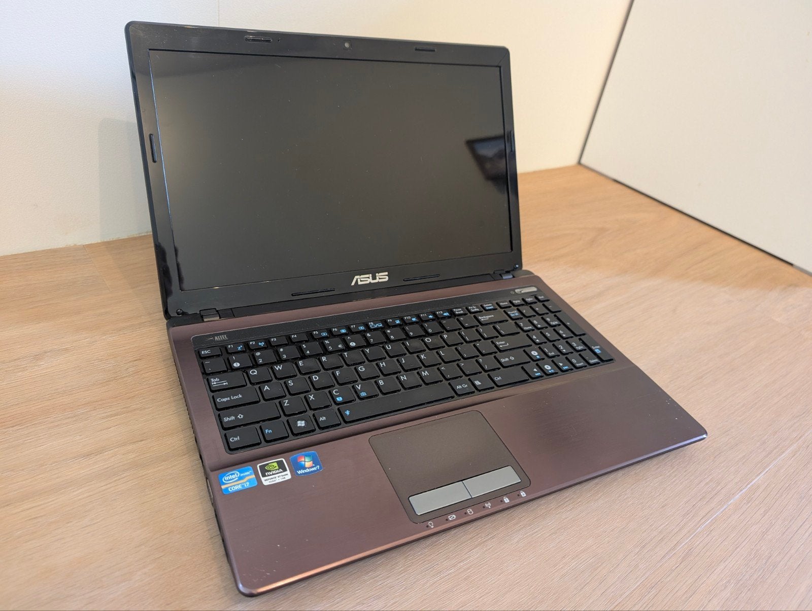 Asus laptop i7, 8GB RAM - Scherm werkt soms niet (opknapper), Computers en Software, Windows Laptops, Niet werkend, 15 inch, SSD