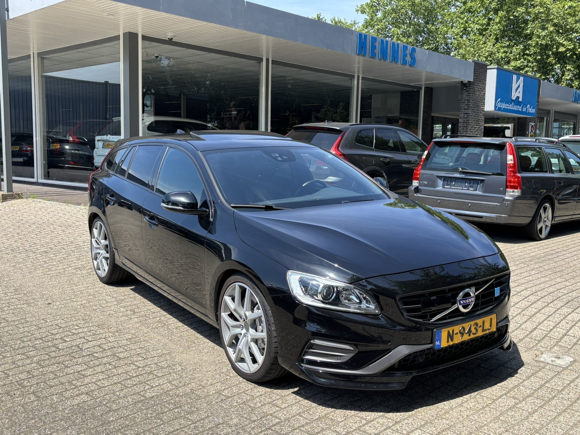 Volvo V60 3.0 T6 AWD 350pk Polestar Schuifdak (bj 2016), Automaat, Gebruikt, Met garantie (alle), Zwart