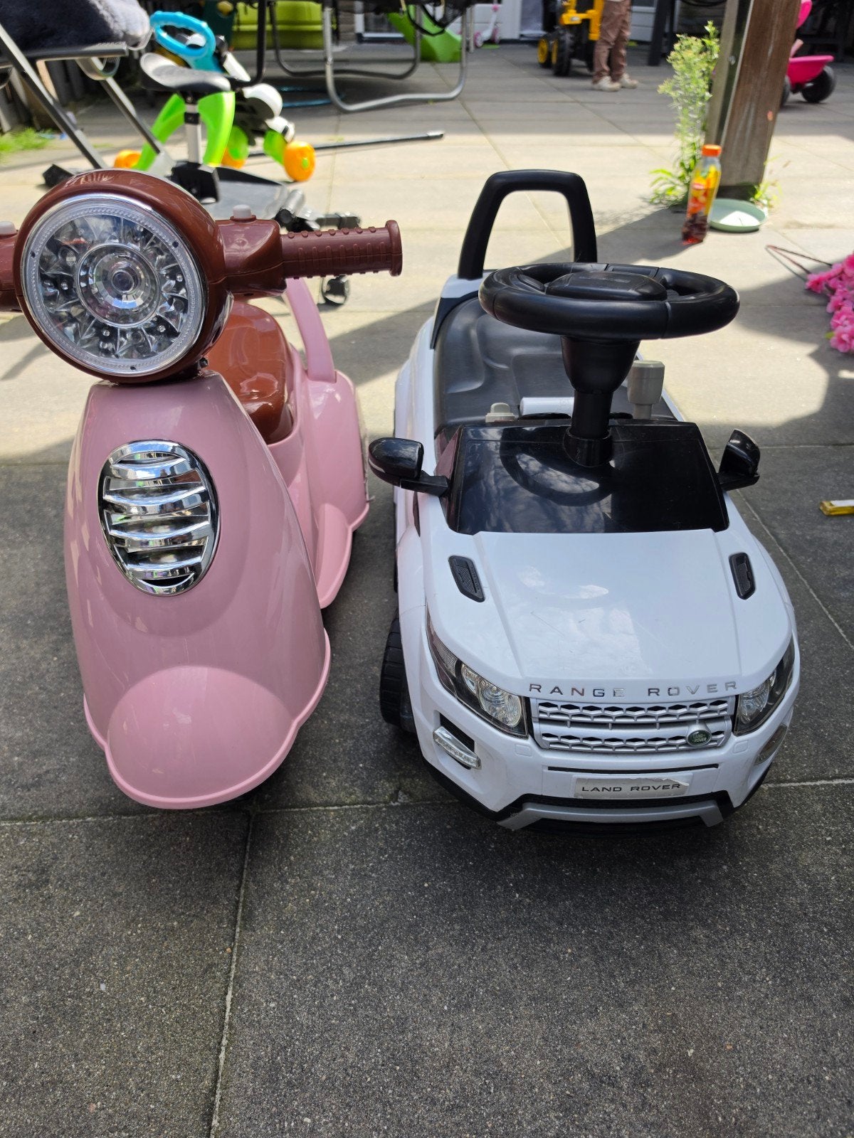 Roze loopscooter en witte Range Rover loopauto, Ophalen, Gebruikt