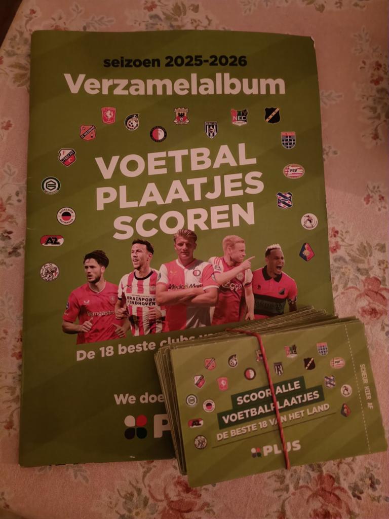 PLUS voetbalkaartjes, Ophalen of Verzenden, Zegels, Bonnen of Punten