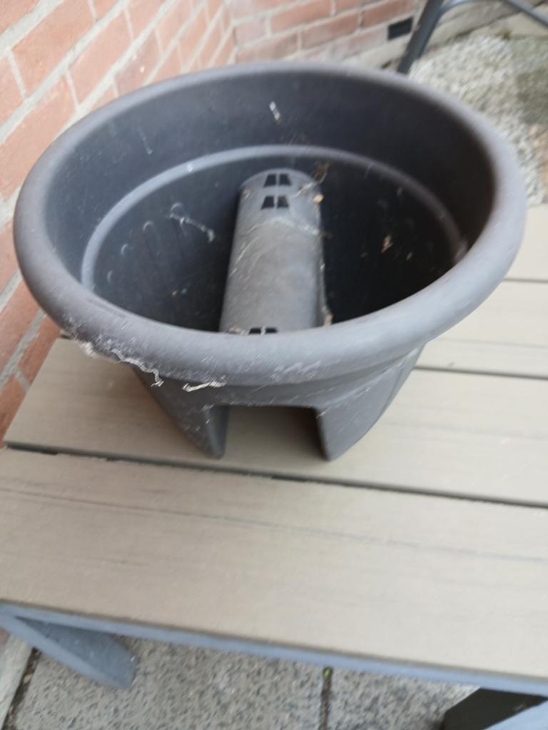 2 grijze kunststof bloempot buiten, Tuin en Terras, Bloempotten, 25 tot 40 cm, Kunststof, Gebruikt, Rond