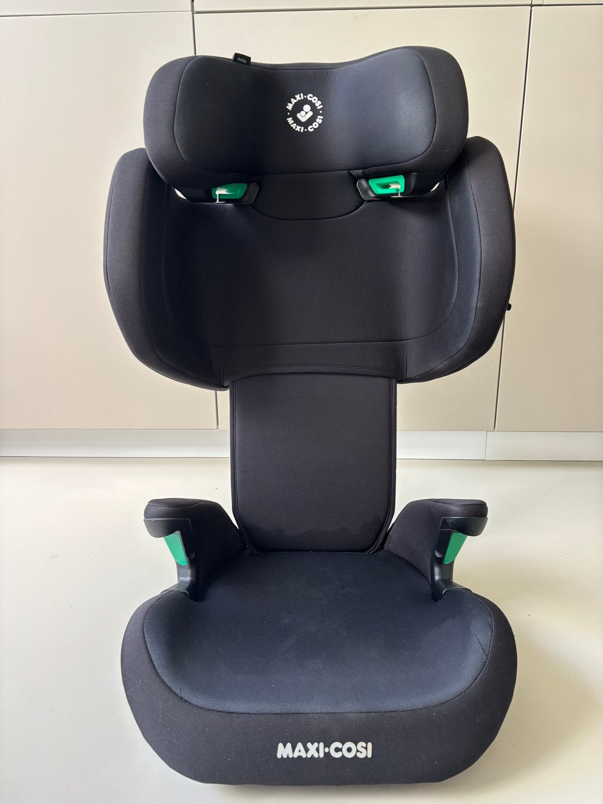 Maxi-Cosi Morion i-Size stoelverhoger met rugleuning, Ophalen, Autogordel of Isofix, 15 t/m 36 kg, Verstelbare rugleuning