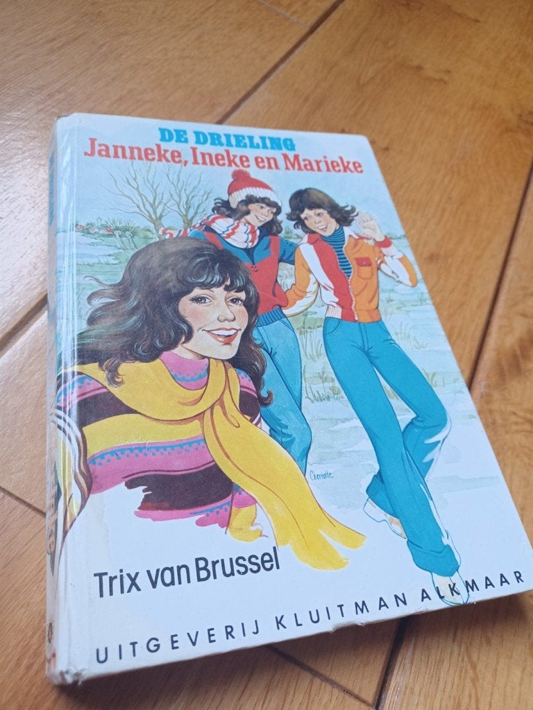 Trix van Brussel - De drieling Janneke, neke en Marieke-zgan, Ophalen of Verzenden, Zo goed als nieuw, Trix van Brussel, Fictie