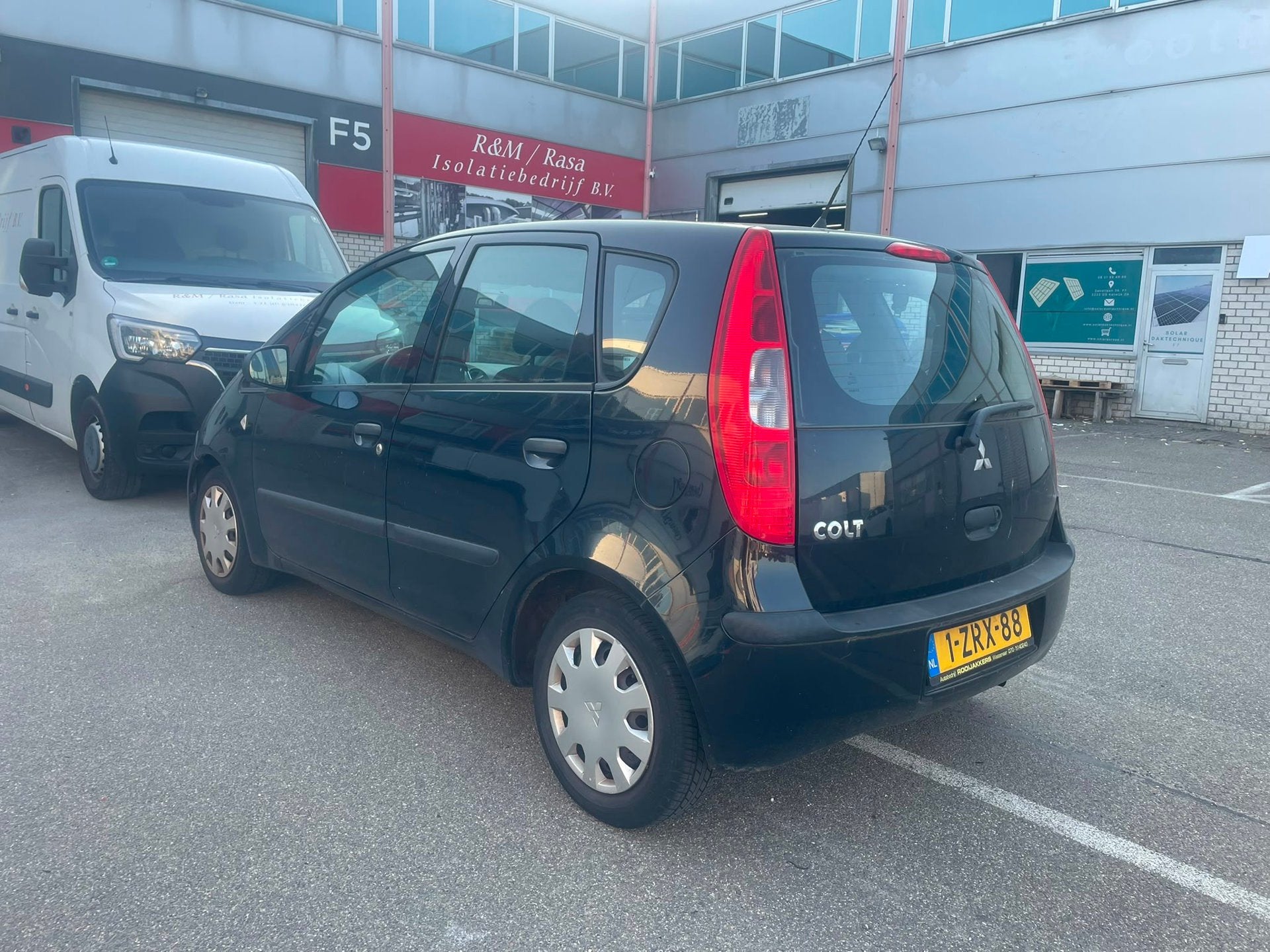 Mitsubishi Colt 1.1 5drs AIRCO APK MAART 2027 !, Auto's, Stof, Gebruikt, 31 €/maand, Bedrijf