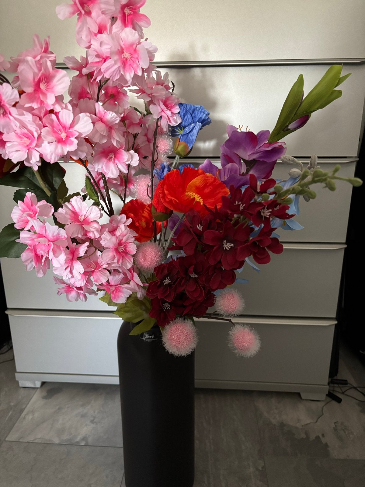 Bob vaas mat zwart met kunstbloemen, Overige materialen, Zwart, Inclusief decoratie, Ophalen of Verzenden